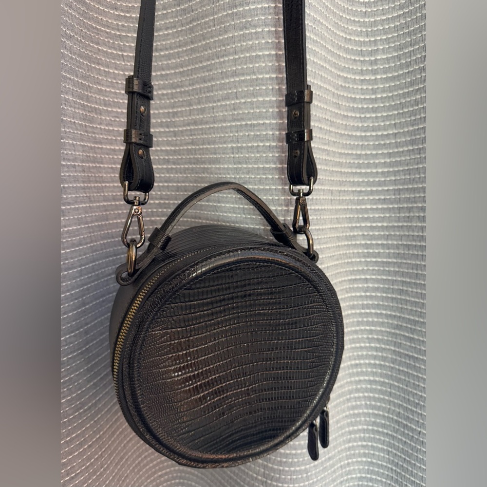 Massimo Dutti black round bag.used.in very go condition.